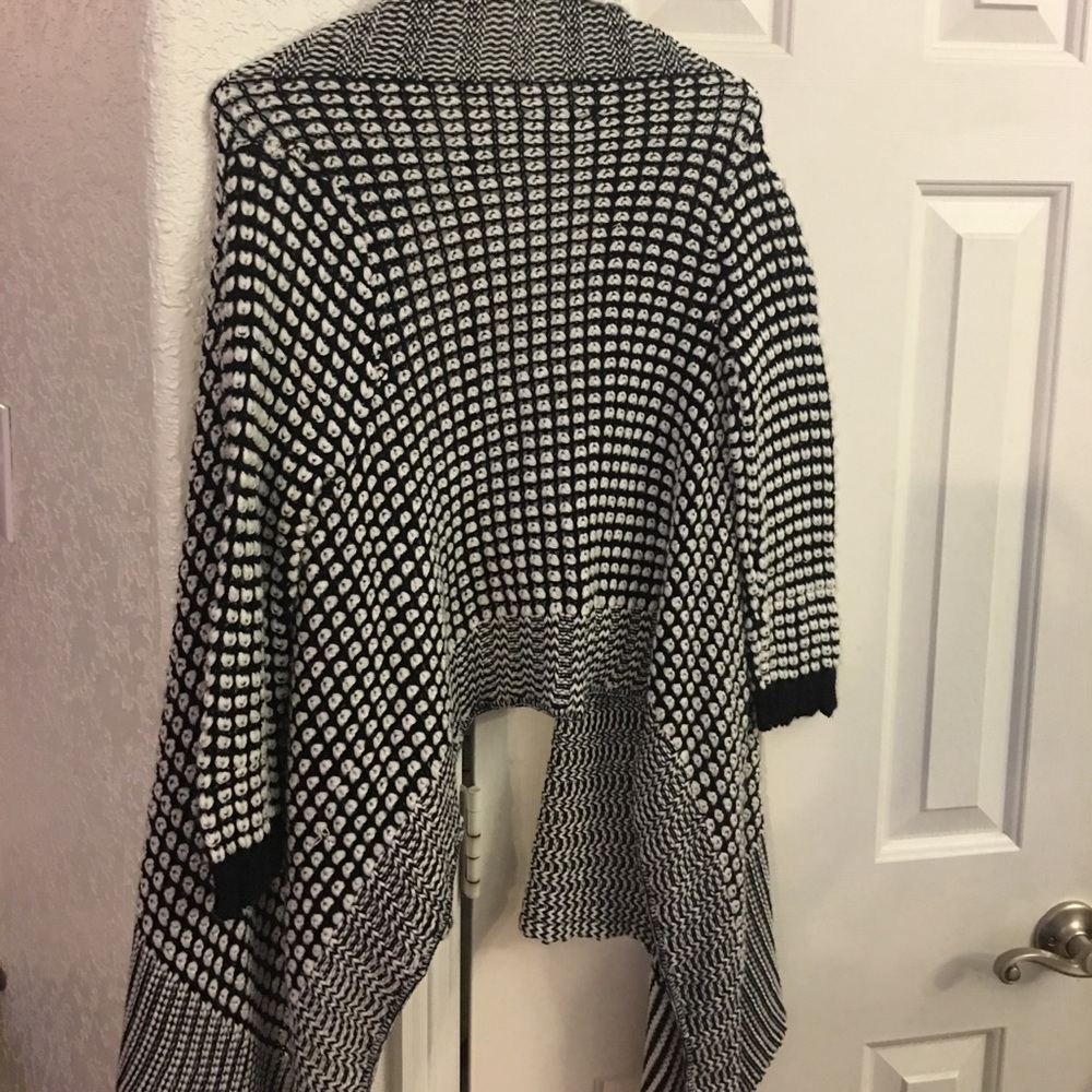4/$50 Daytrip wrap cardigan Asymmetrical - Picture 5 of 8