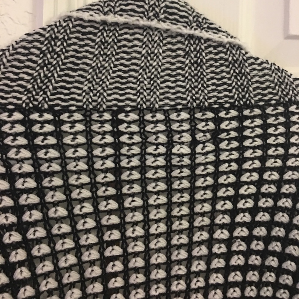 4/$50 Daytrip wrap cardigan Asymmetrical - Picture 7 of 8