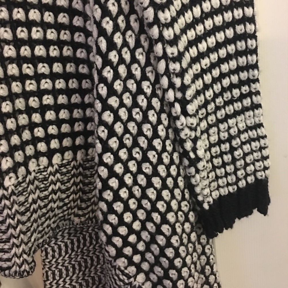 4/$50 Daytrip wrap cardigan Asymmetrical - Picture 8 of 8