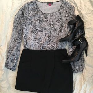 Vince Camuto Printed Wrap-Style Shirt - Sz XS EUC