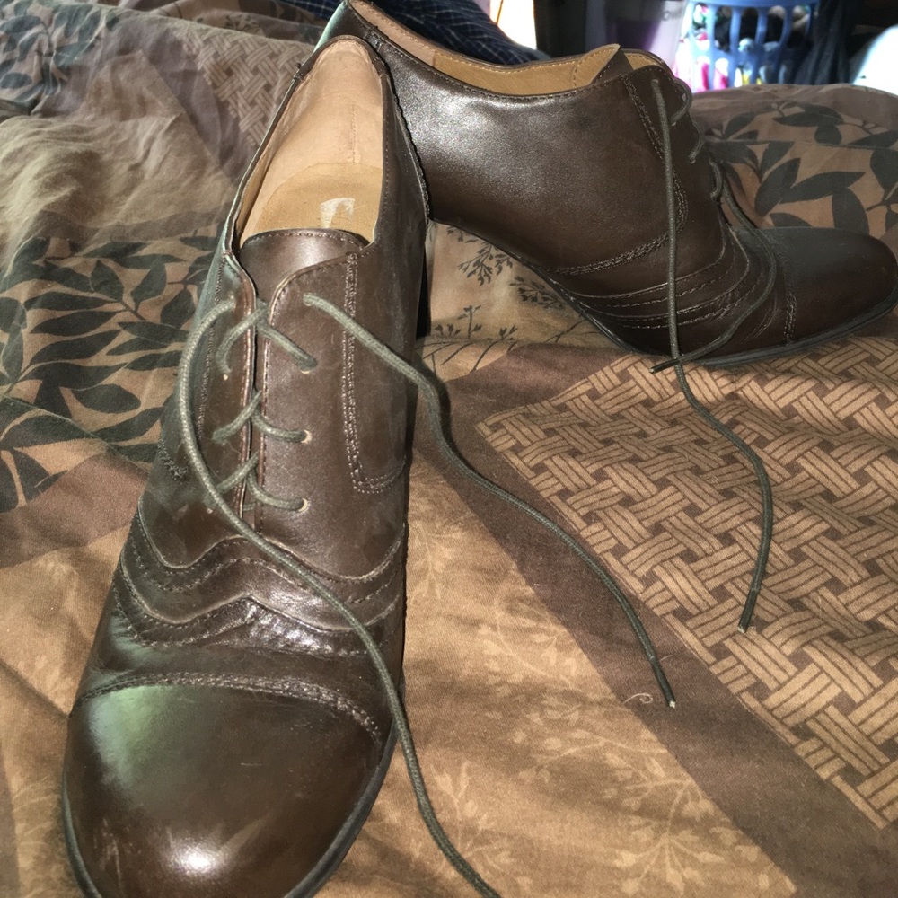 Brown vintage heels