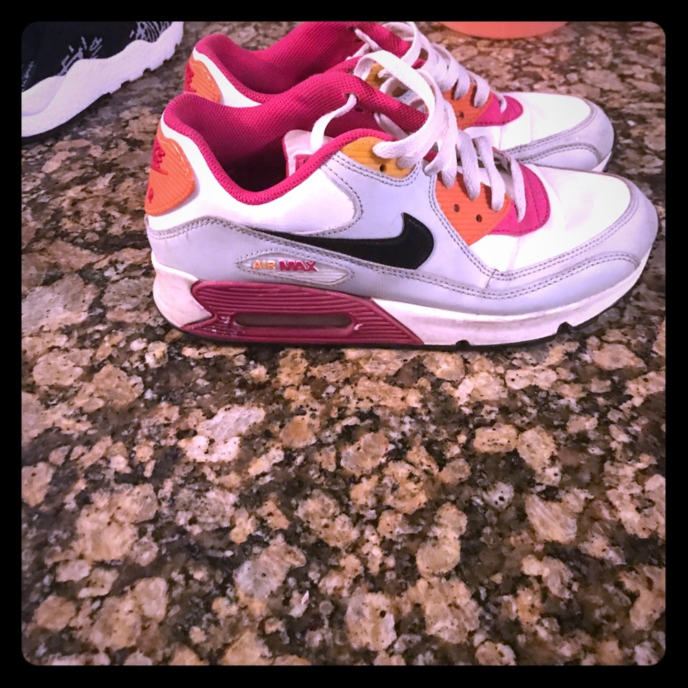 Women's Nike air max some flaws as shown in pic