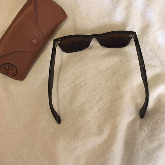 ๐ SALE ๐ Ray Ban Wayfarer Polarized in tortoise - Picture 5 of 5