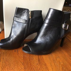 NWT 👑FALL MUST HAVE👑New Marc Fisher booties