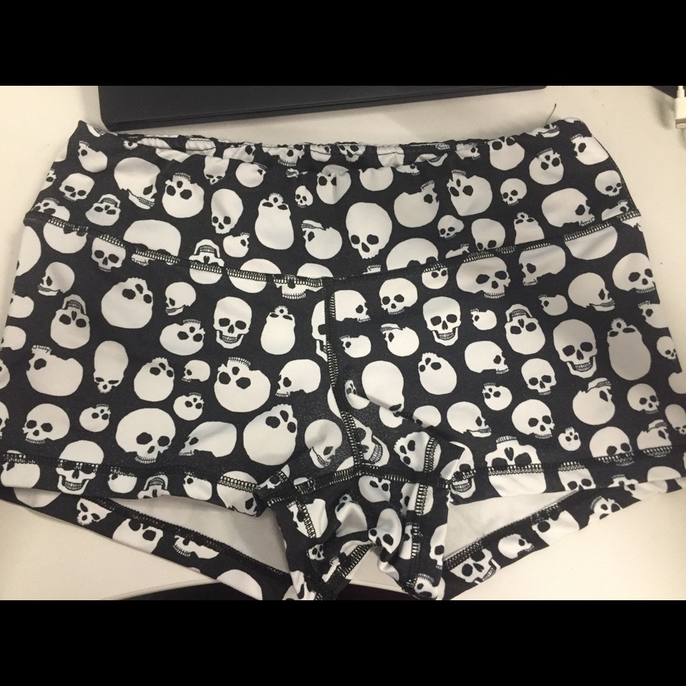 GUC Fleo Shorts Size M