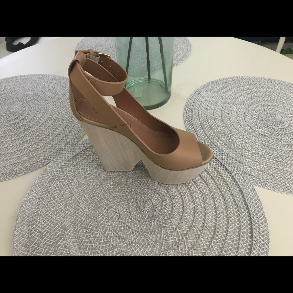 BCBG shoes. NEVER WORN. Brand new! - Picture 2 of 2