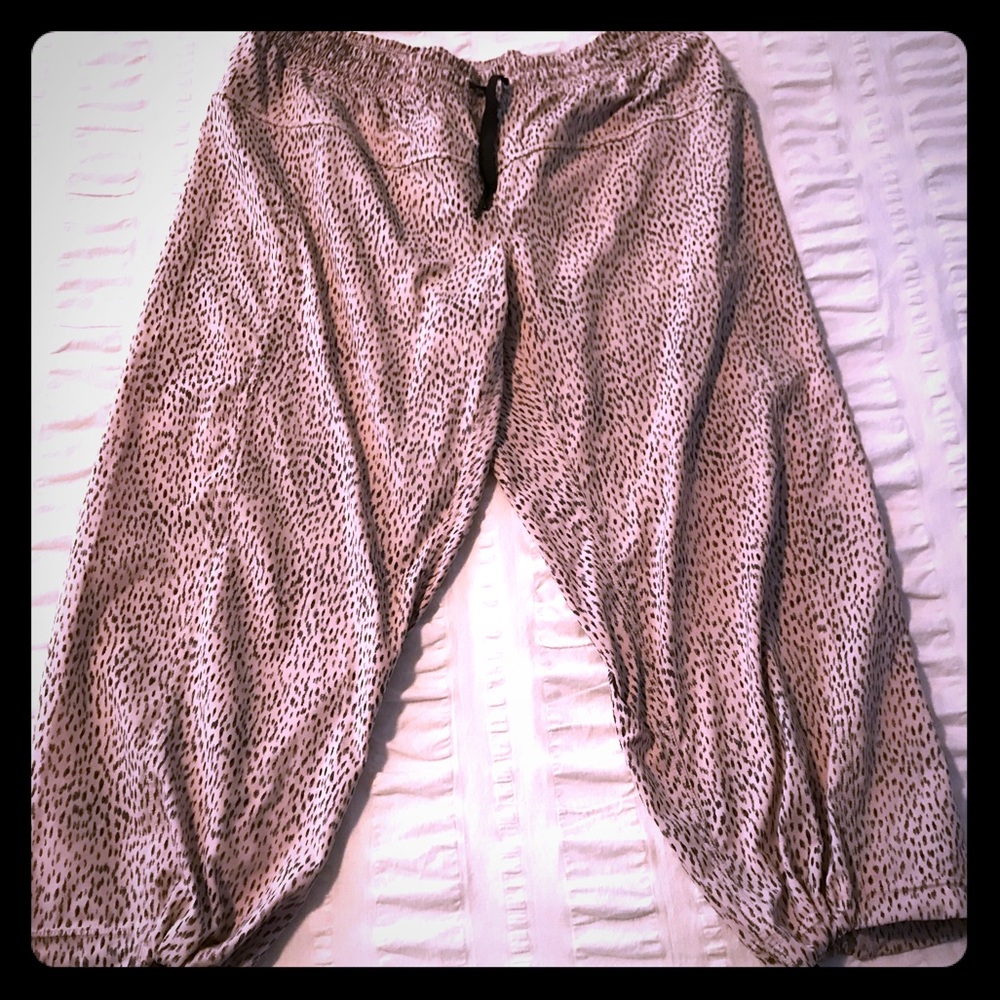 Lululemon Step Lively crops 8