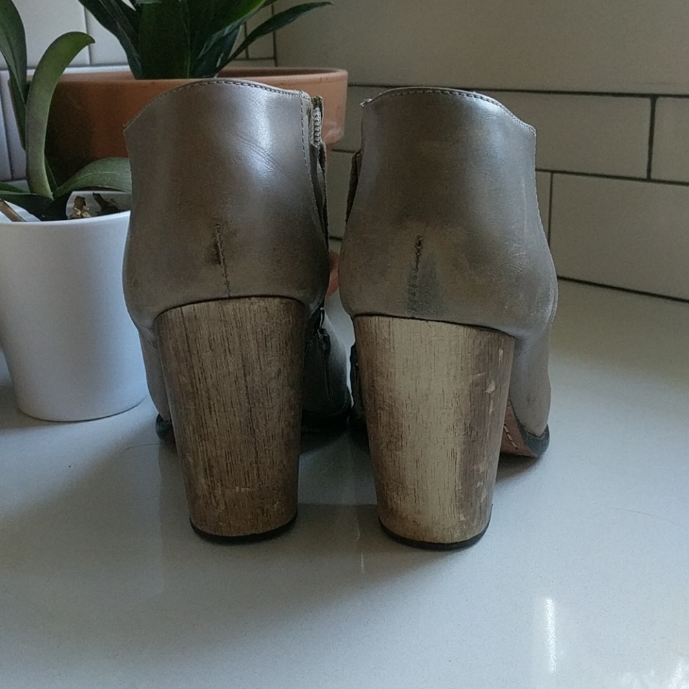 FINAL $ Elizabeth & James 'Shane' Booties - Picture 4 of 8