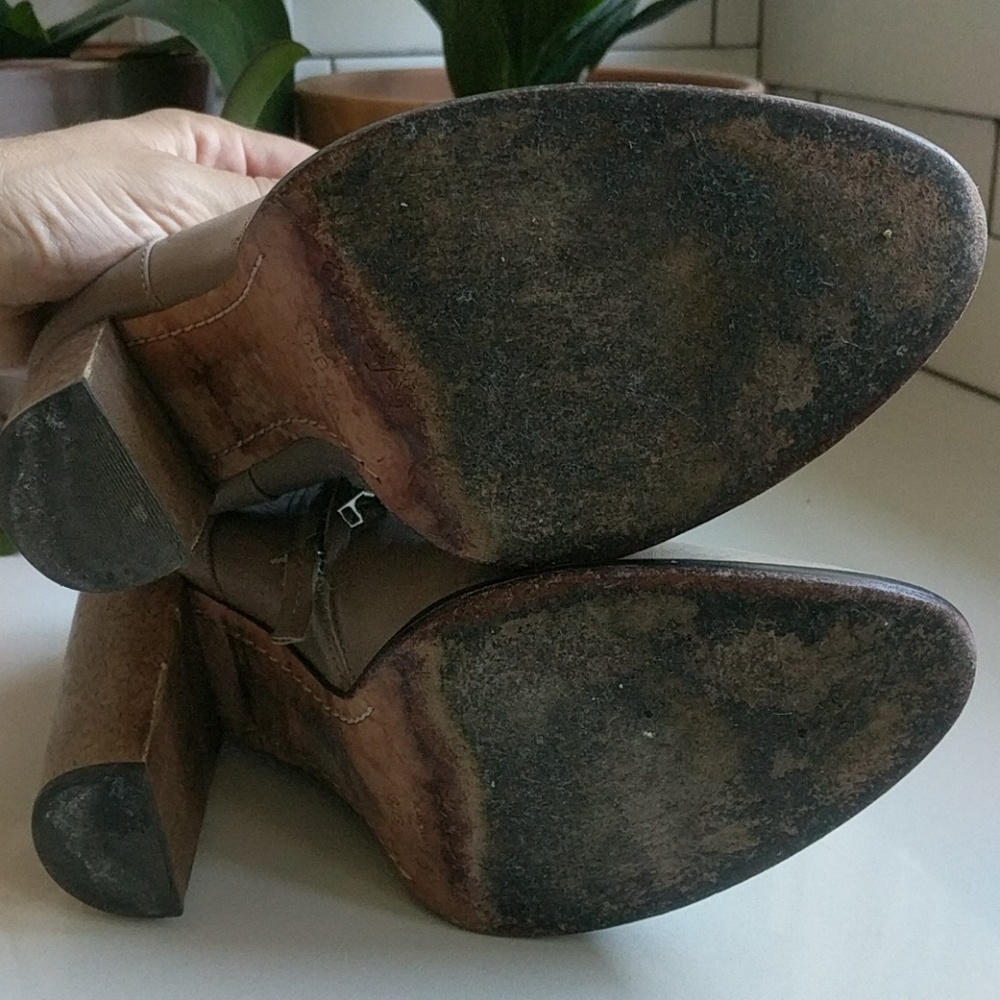 FINAL $ Elizabeth & James 'Shane' Booties - Picture 7 of 8