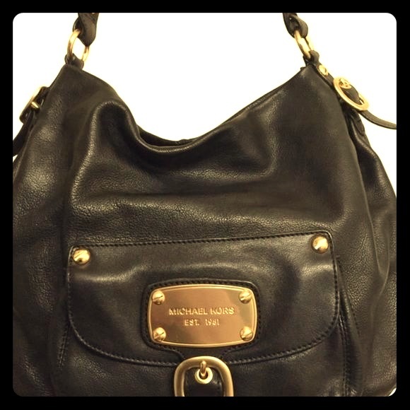 Michael Kors Handbags - MICHAEL KORS HUDSON DOWNTOWN LEATHER BLK 448