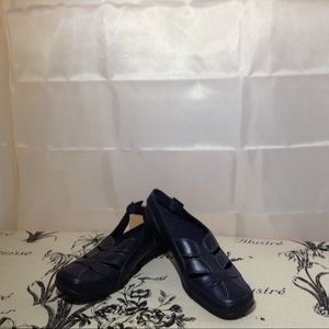 NWOT navy blue sling back flats