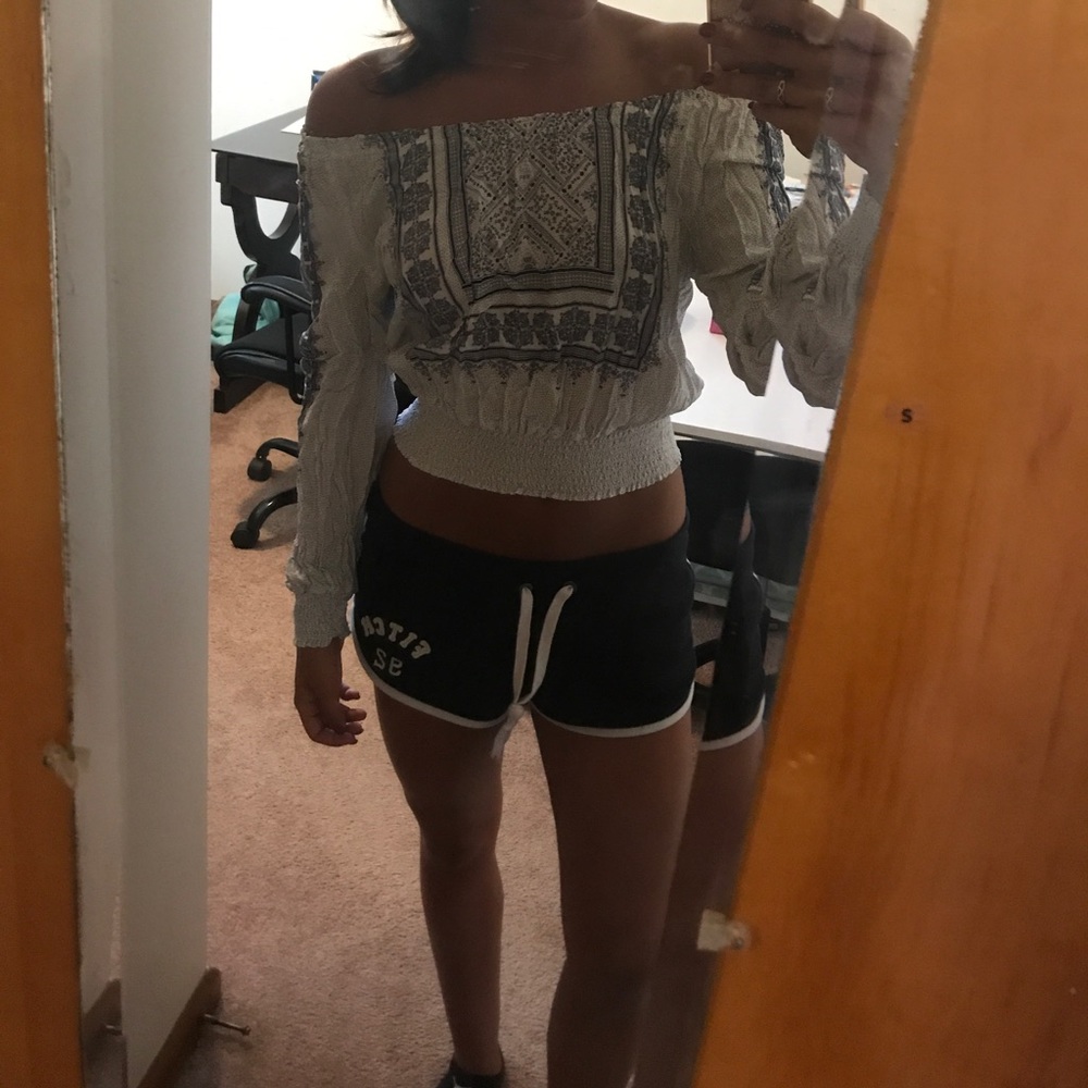 Small size - Crop top - Picture 2 of 3