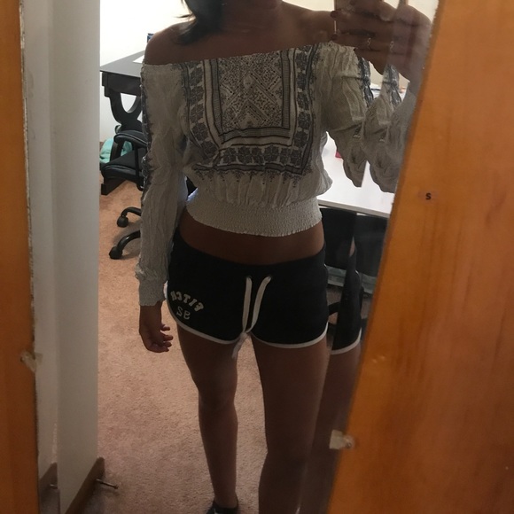 Small size - Crop top - Picture 2 of 3