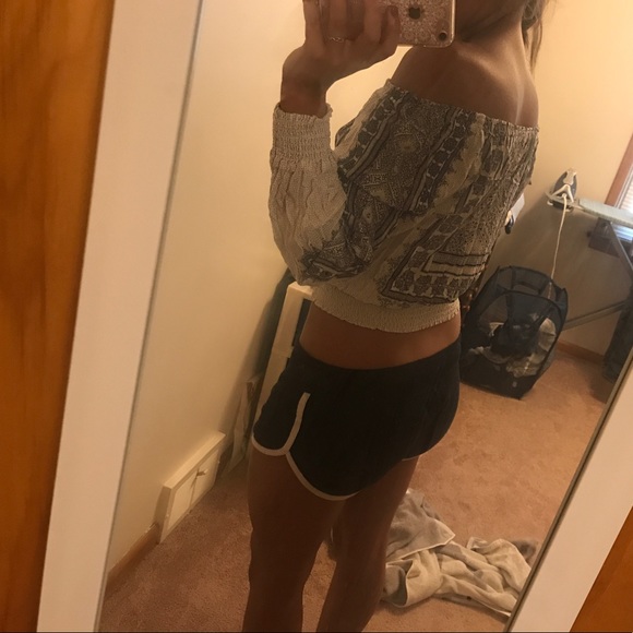 Small size - Crop top - Picture 3 of 3