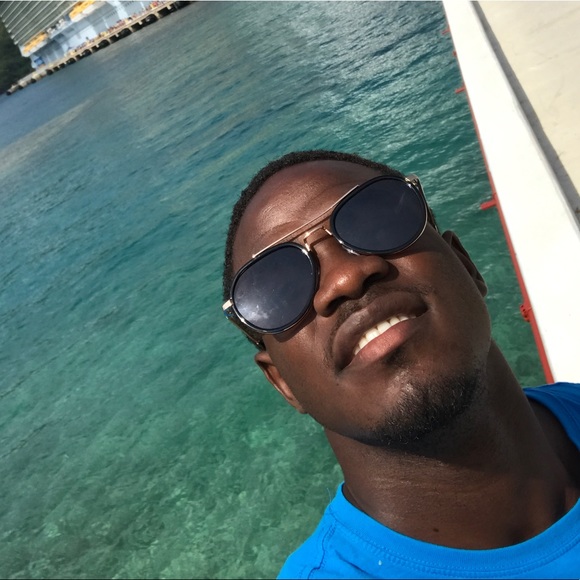 Meet your Posher, Chris - Picture 1 of 1