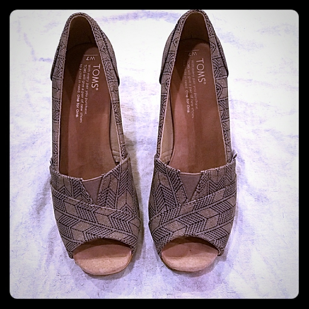 TOMS wedge