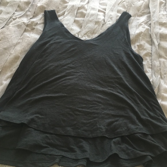 Black ruffle tank top - Picture 3 of 7