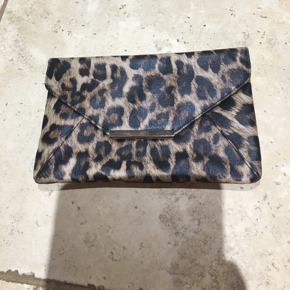 Clutch in leopard print