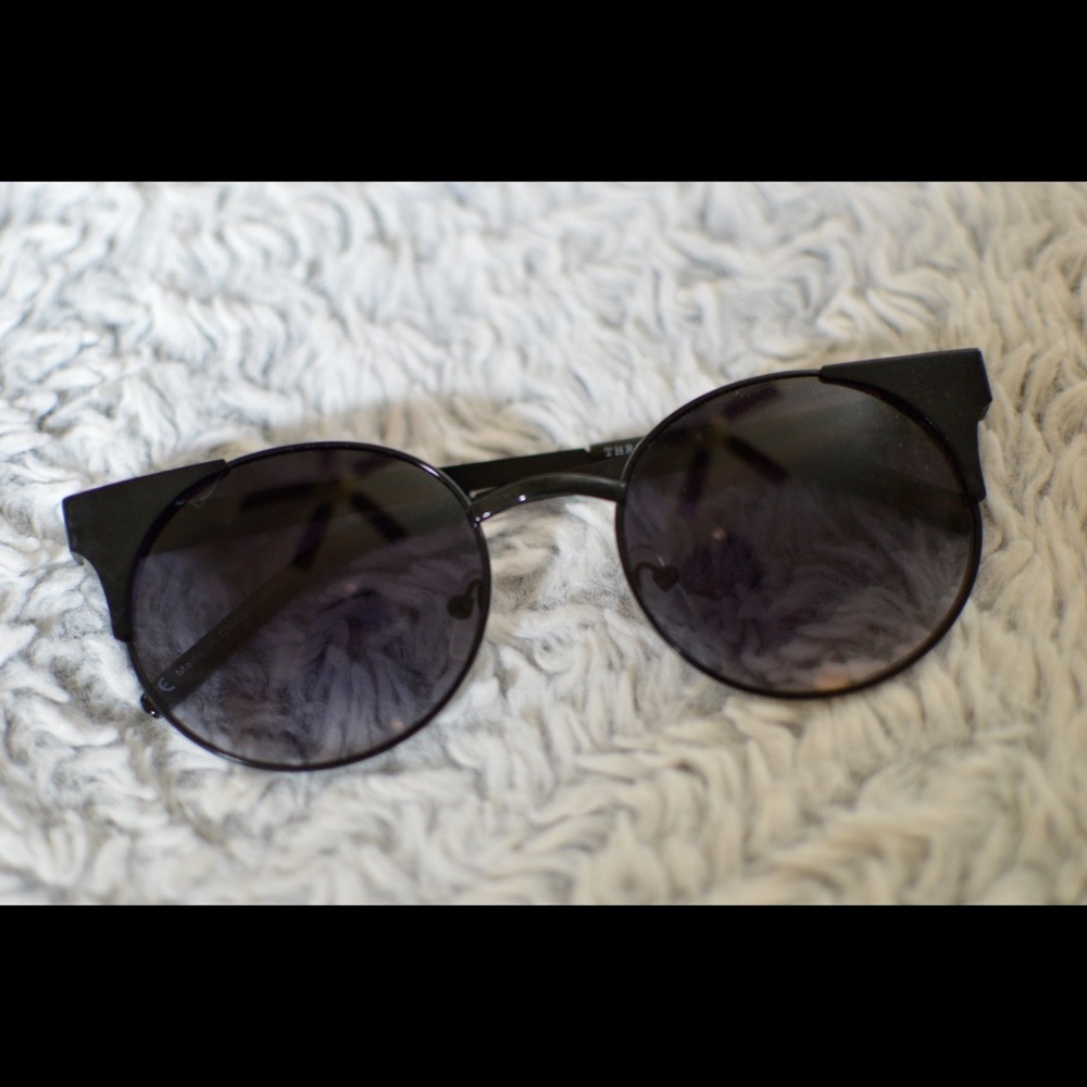 Black sunnies