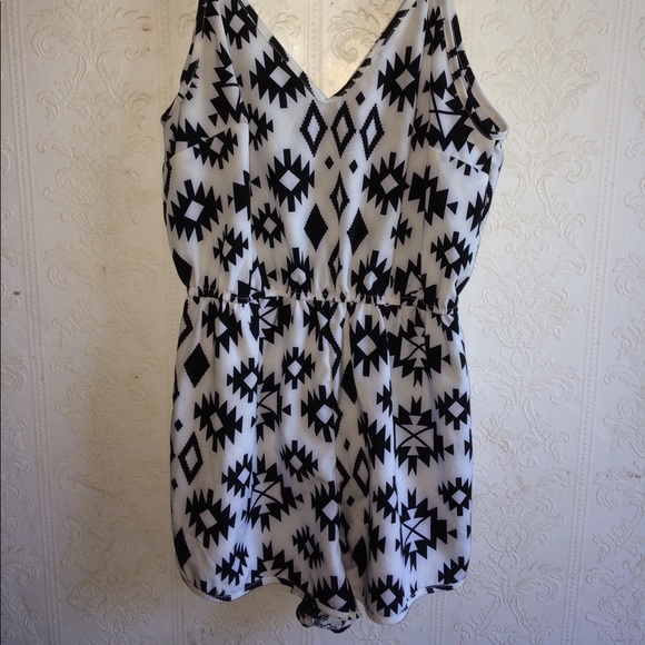 Romper - Picture 1 of 4