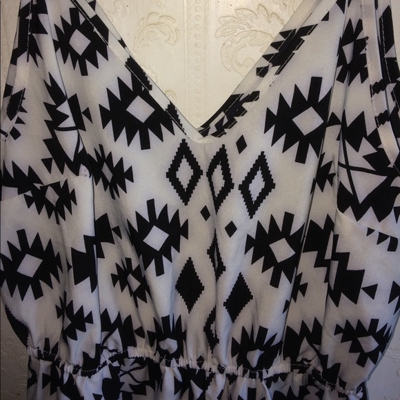 Romper - Picture 2 of 4