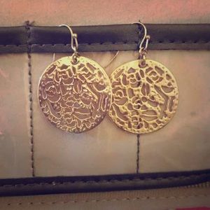 Kendra Scott signature earrings
