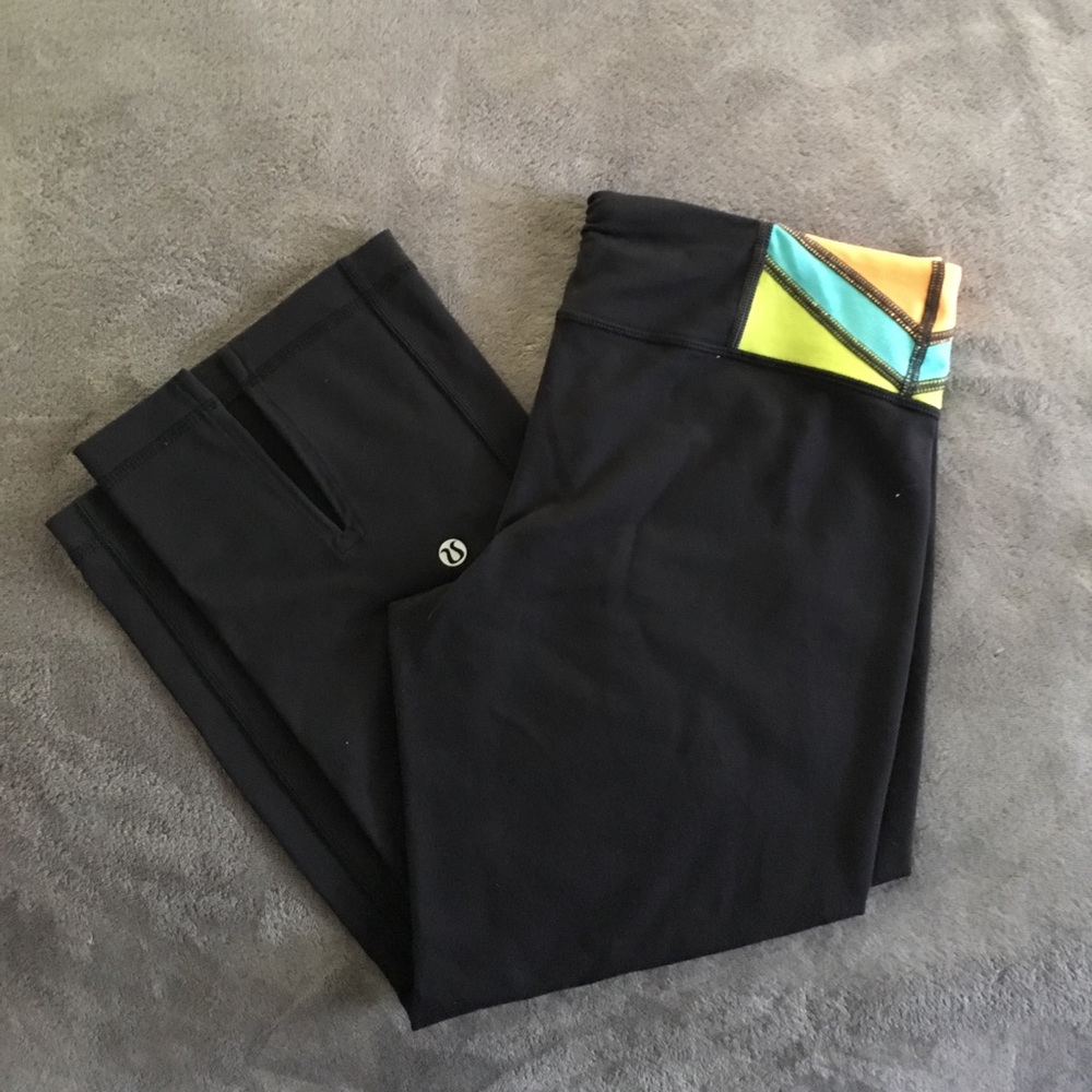 Lululemon Gather & Crow Black/Multi crop leggings