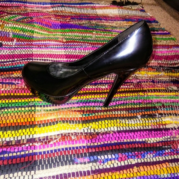 Black patent leather pumps - Picture 2 of 2