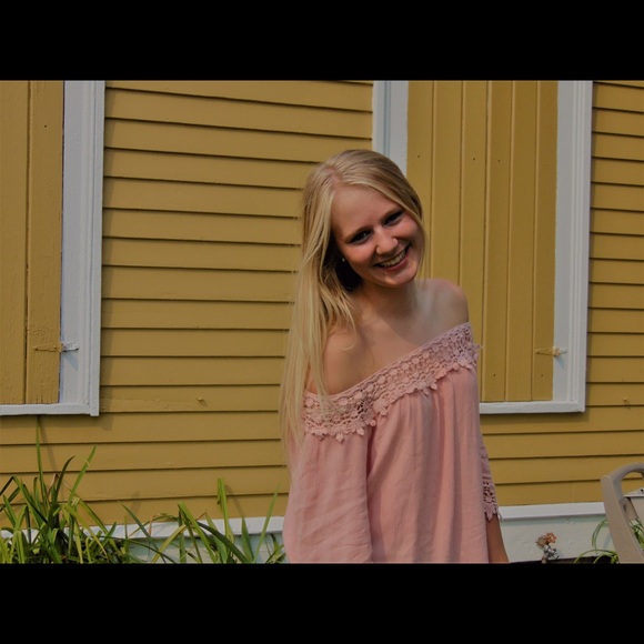 Meet your Posher, Julia - Picture 1 of 1