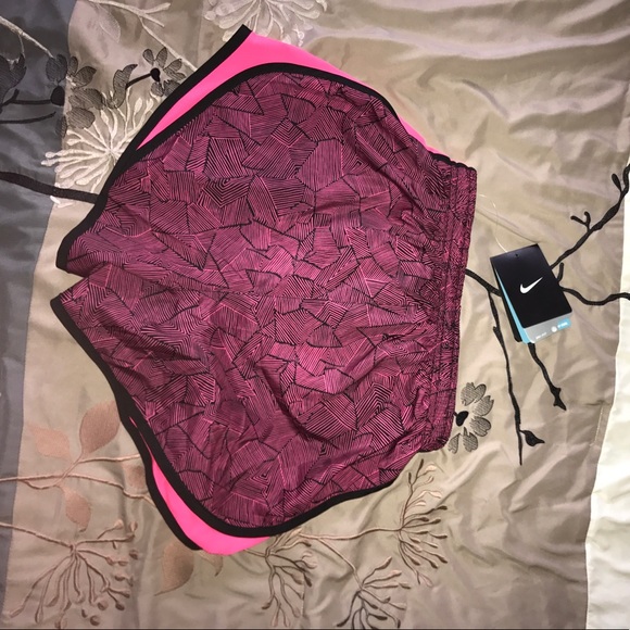 XS Pink Nike running shorts NWT - Picture 2 of 4