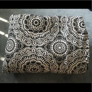 BRAND NEW TWIN SIZE COMFORTER