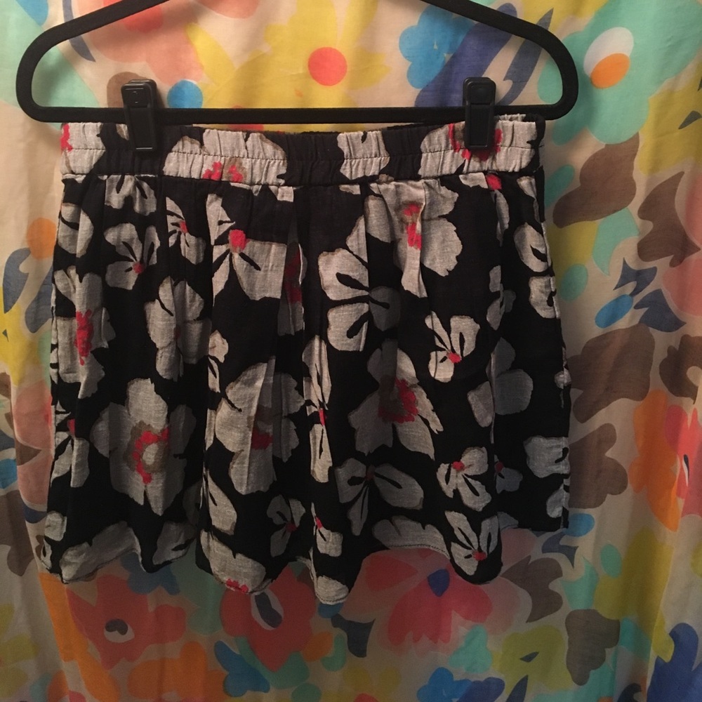 Gap Outlet Flowered Miniskirt Size S NWT