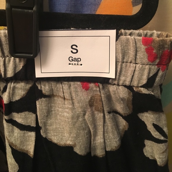 Gap Outlet Flowered Miniskirt Size S NWT - Picture 2 of 4