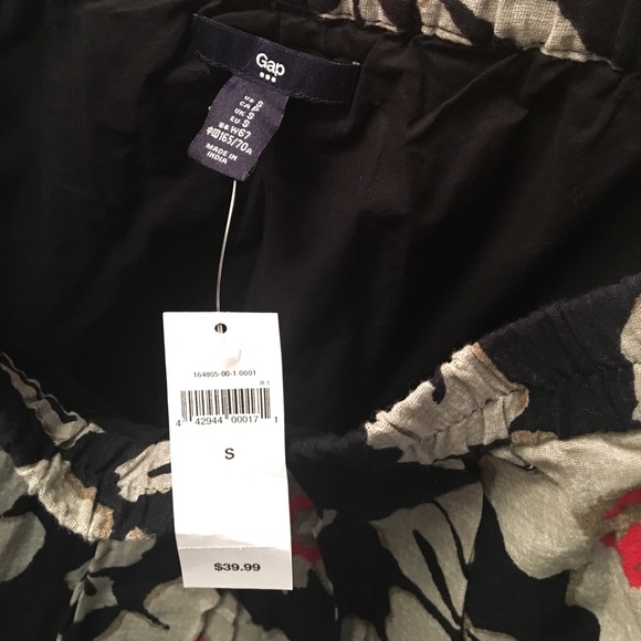 Gap Outlet Flowered Miniskirt Size S NWT - Picture 3 of 4