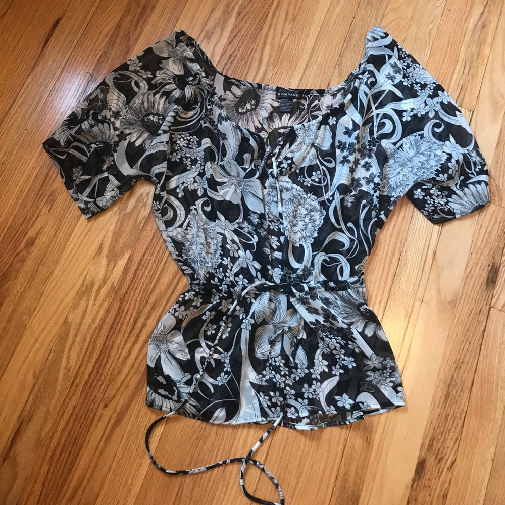 Rampage top with draw strings sz M