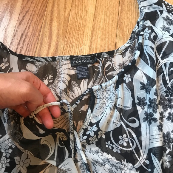 Rampage top with draw strings sz M - Picture 2 of 4