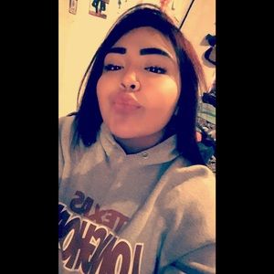 Meet your Posher, Alexus