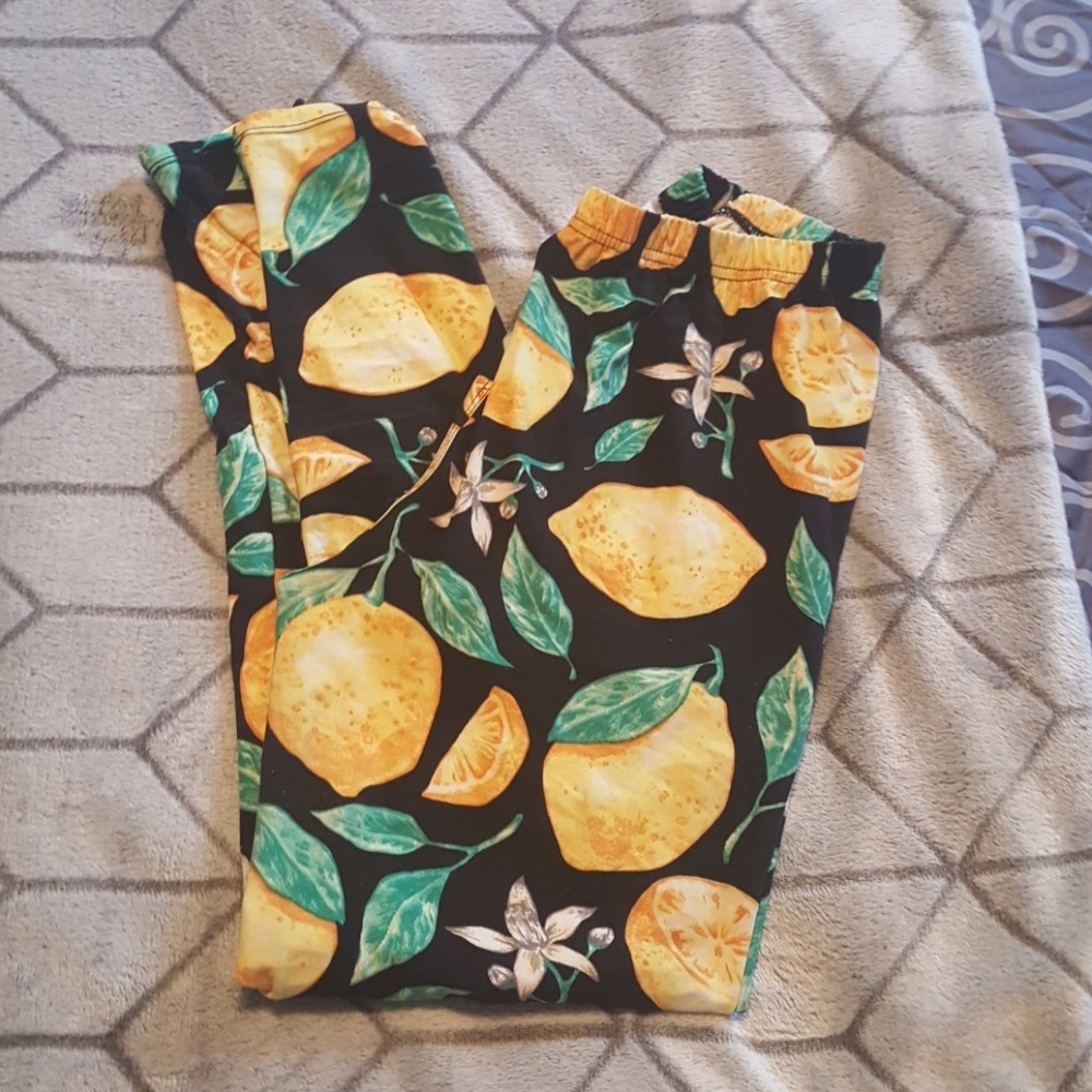 AGNES & DORA LEMON LEGGINGS!