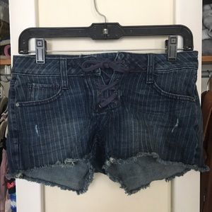 Arizona lace-up short shorts