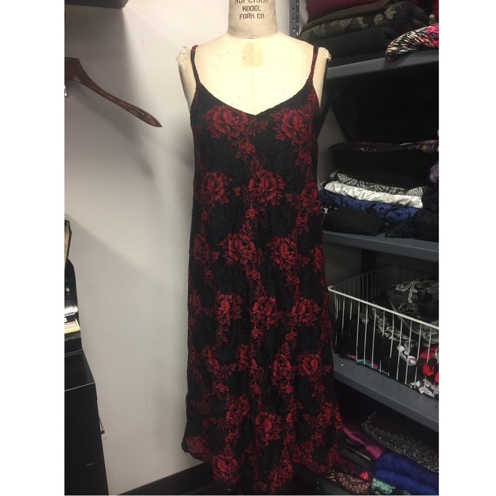 Sleeveless V Neck A line Midi Lace Dress