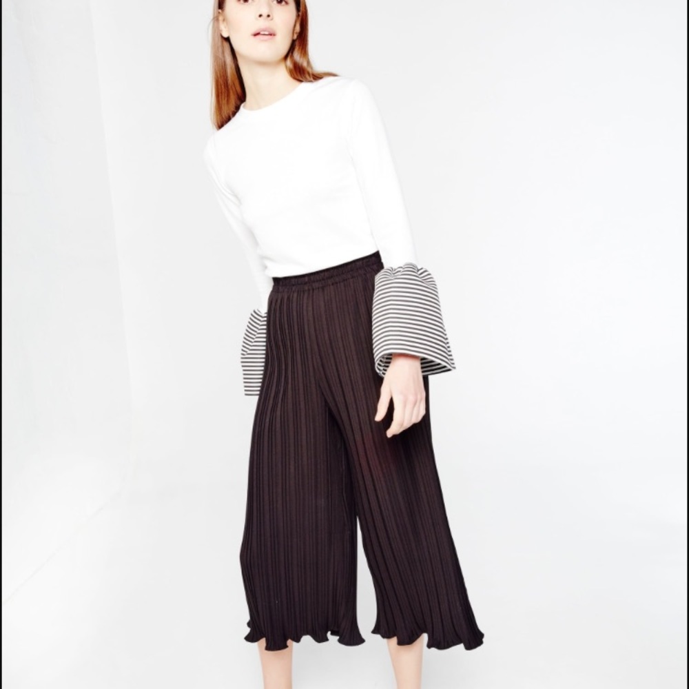 Bell-sleeved Style Mafia top