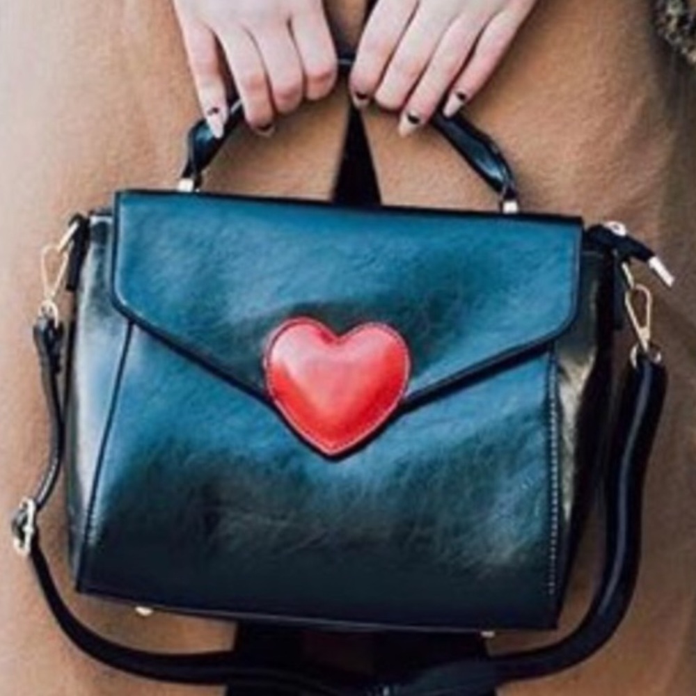 🎁HP🎁 Heart Handbag - Picture 1 of 2