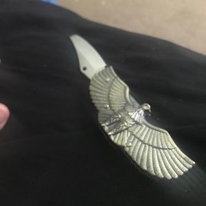 I'm selling a gold nife