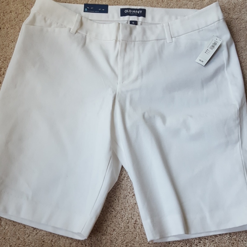 Old Navy Stretchy White Bermuda Shorts 16