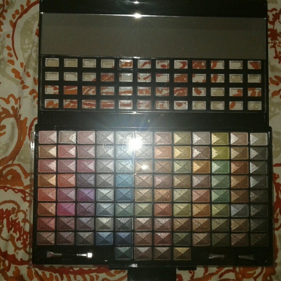Profusion eyeshadow palette - Picture 3 of 3