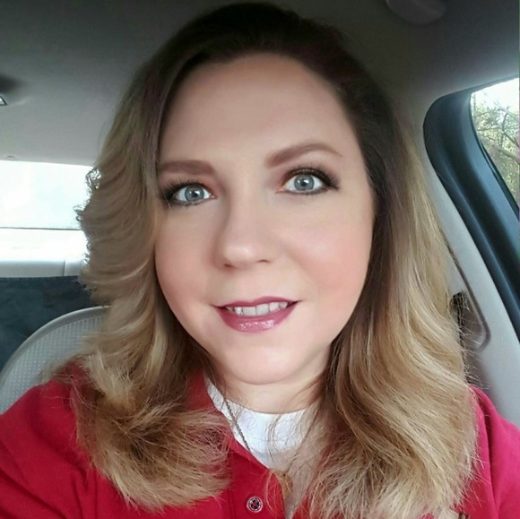 Meet your Posher, Elizabeth - Picture 2 of 5