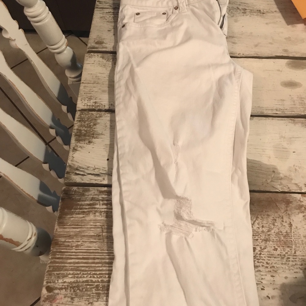 White ankle jeans distressed