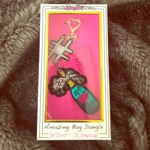 🍾HP Best in Gifts 🎉Hashtag Champagne Bag Dangle