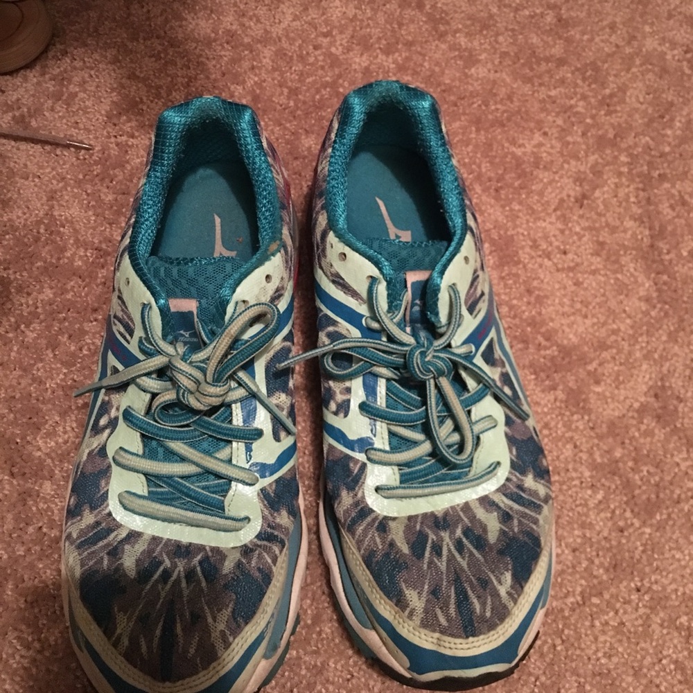 Mizuno running shoes