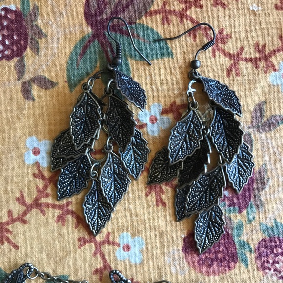 Bundle of 2 pairs of bronze earrings - Picture 3 of 3